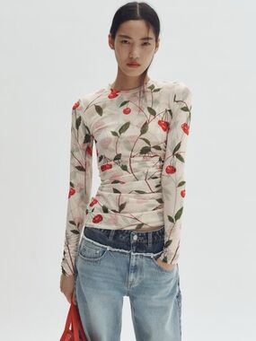 Stella McCartney H&M
Cherry-Print Mesh Top